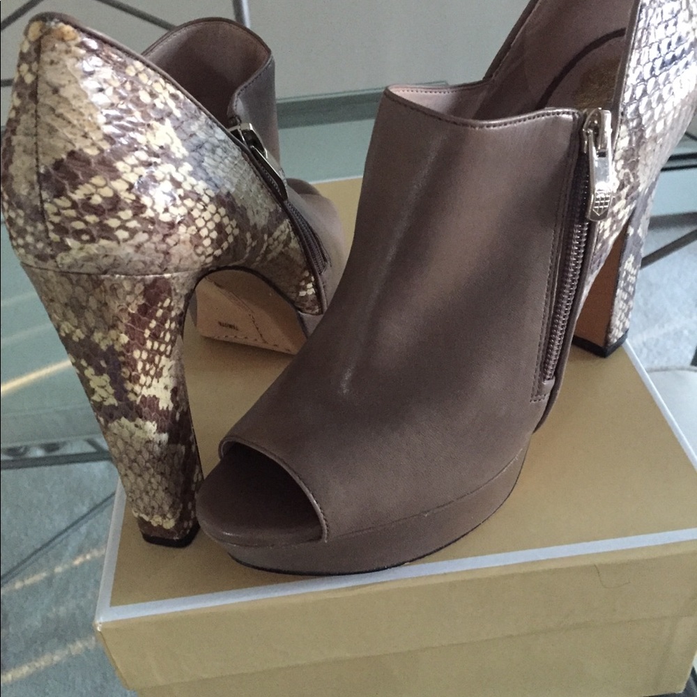Vince Camuto shoe/sandal